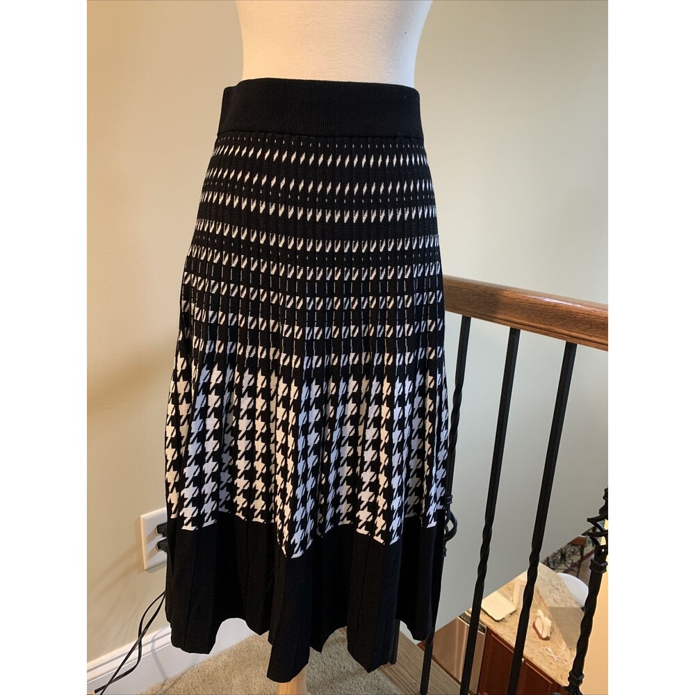 Banana Republic Black/White Houndtooth Flair Pleated Size Small Stretch